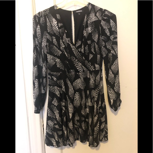 Express Flowy V Neck Dress - Picture 1 of 5